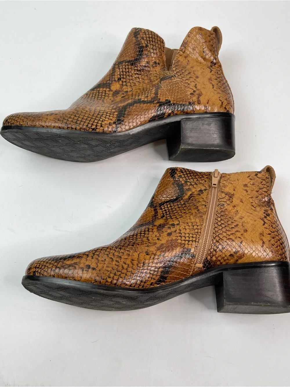 VIONIC Clara Boa Ankle Bootie Zippered US 9 EU 41